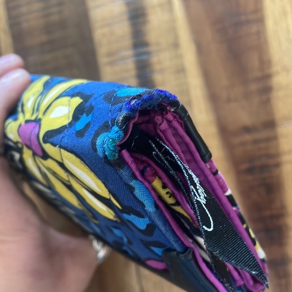 Cheetah Flower Trifold Wallet - Picture 10 of 12